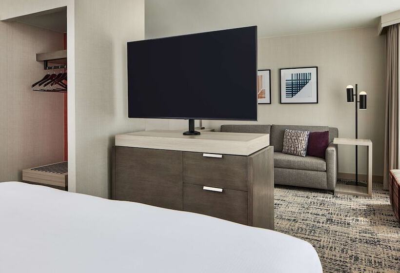 هتل Hilton Kansas City Country Club Plaza
