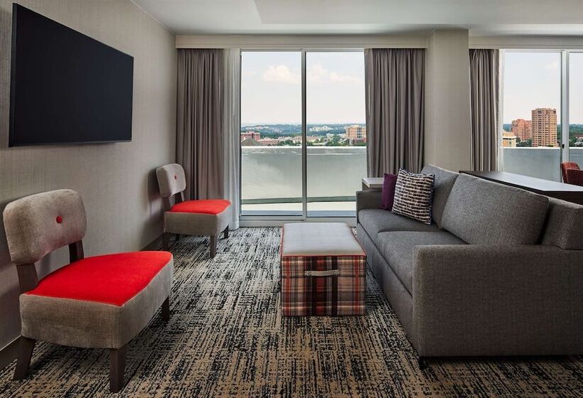 هتل Hilton Kansas City Country Club Plaza