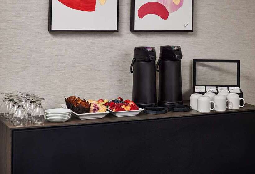 هتل Hilton Kansas City Country Club Plaza