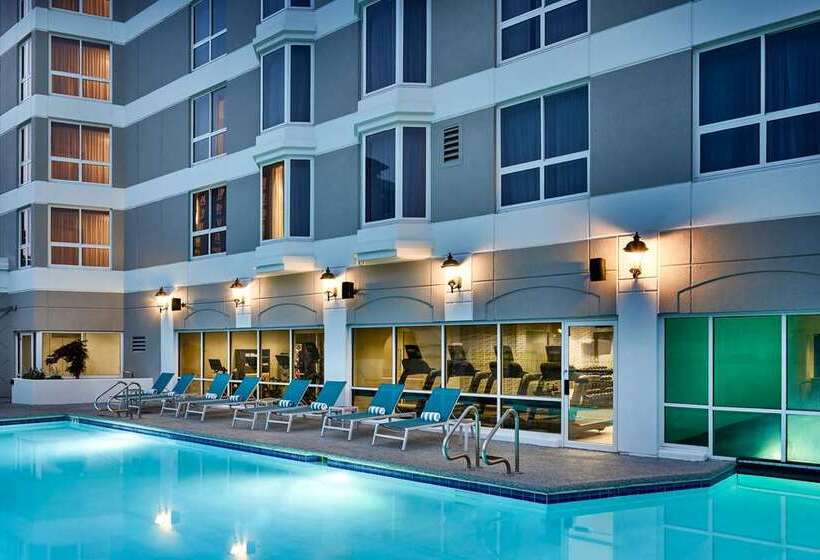 هتل Hilton Kansas City Country Club Plaza