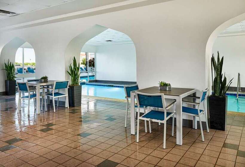 هتل Hilton Kansas City Country Club Plaza