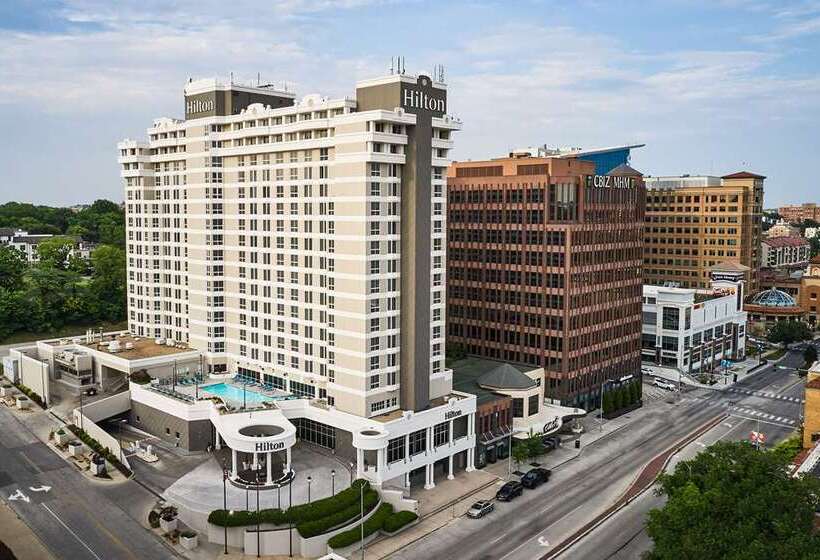 هتل Hilton Kansas City Country Club Plaza