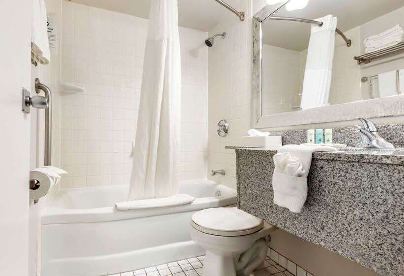 هتل Quality Inn
