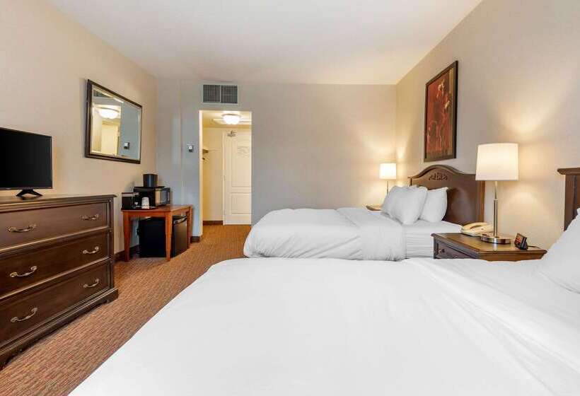 هتل Quality Inn