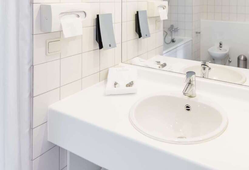 בית מלון כפרי Ramada By Wyndham Flensburg City