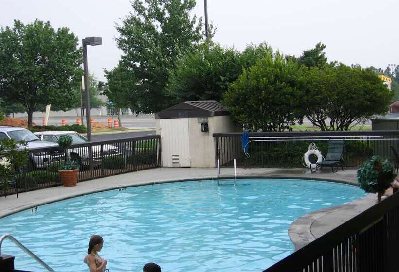هتل Hampton Inn Atlantatown Center/kennesaw