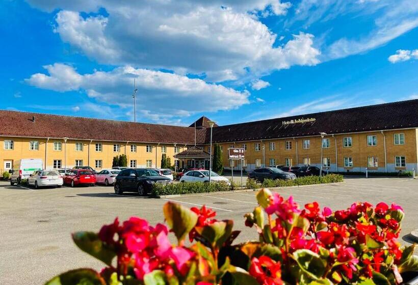 هتل Jokipuisto