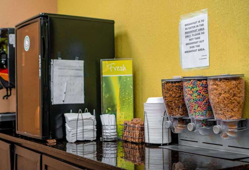 هتل Quality Inn & Suites Near Six Flags   Austell