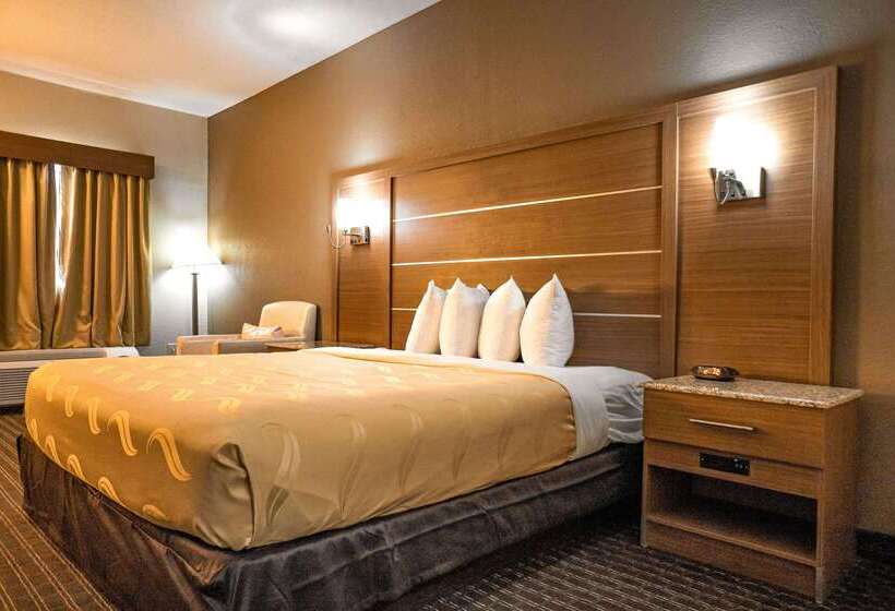 هتل Quality Inn & Suites Near Six Flags   Austell