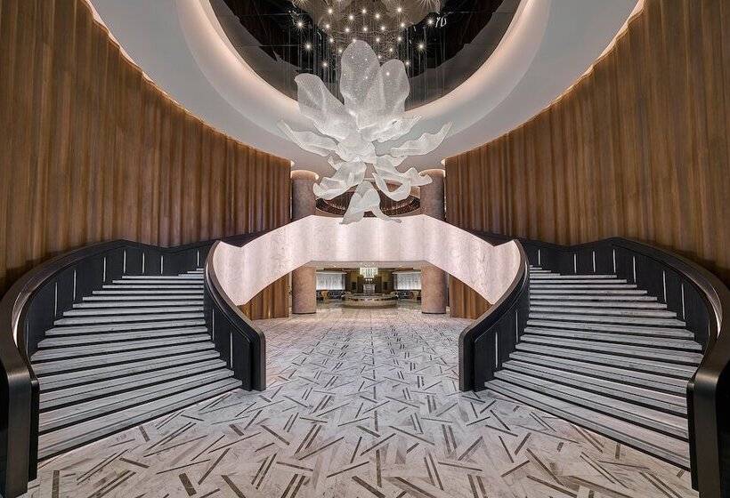 هتل Renaissance Kuala Lumpur  & Convention Centre