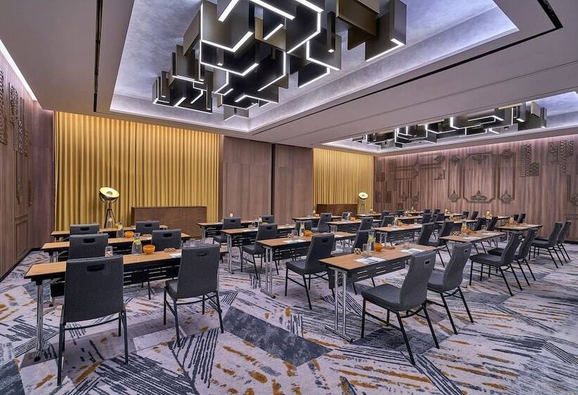 هتل Renaissance Kuala Lumpur  & Convention Centre