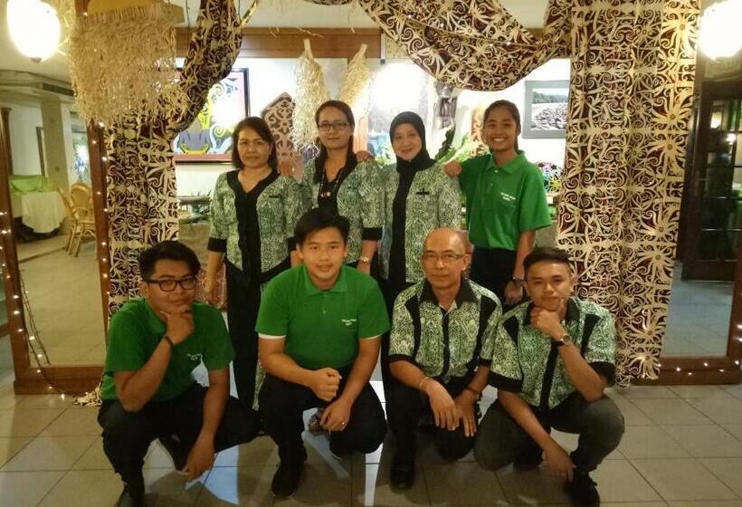هتل Telang Usan