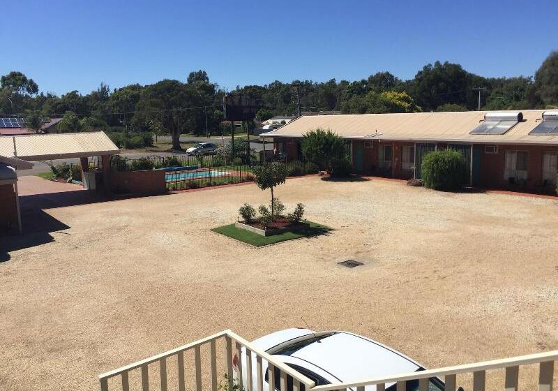 Отель Bridge Motor Inn Tocumwal