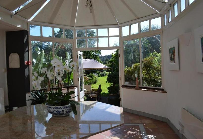 فندق Cranleigh