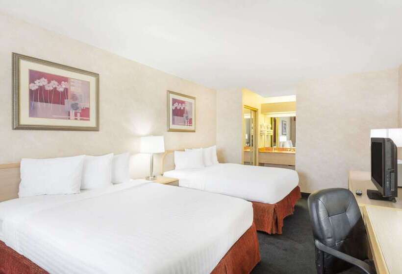 בית מלון כפרי Days Inn By Wyndham Bullhead City