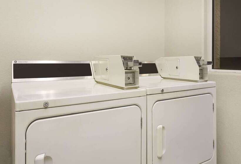 בית מלון כפרי Days Inn By Wyndham Bullhead City