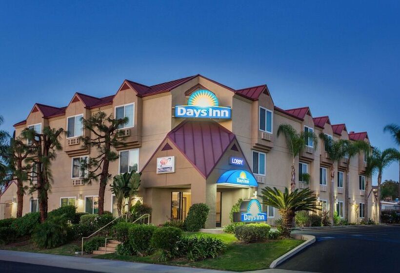 ホテル Days Inn By Wyndham Carlsbad