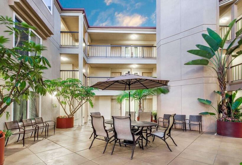 فندق Days Inn By Wyndham Carlsbad