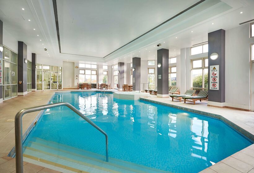 هتل Doubletree By Hilton Dartford Bridge