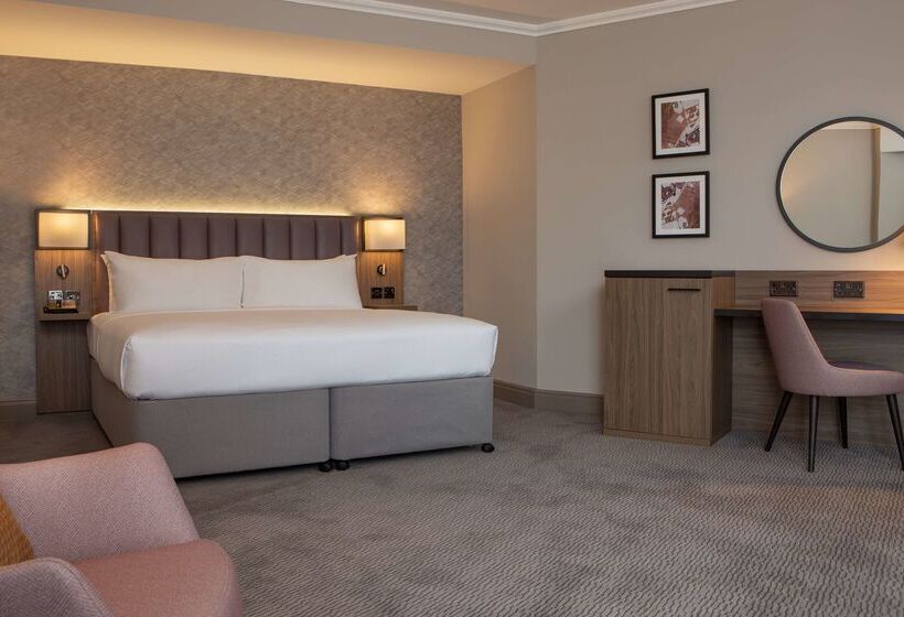 هتل Doubletree By Hilton Dartford Bridge