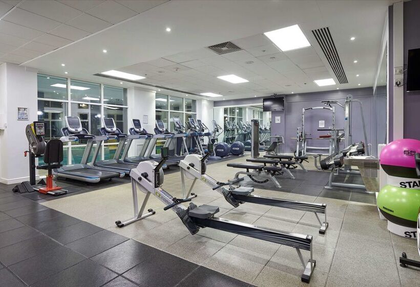 هتل Doubletree By Hilton Dartford Bridge