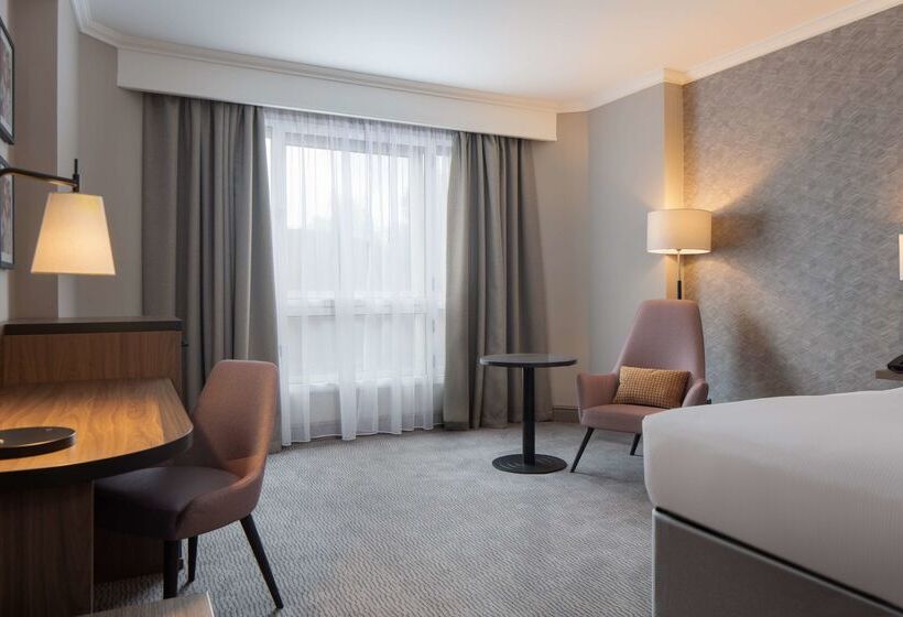هتل Doubletree By Hilton Dartford Bridge