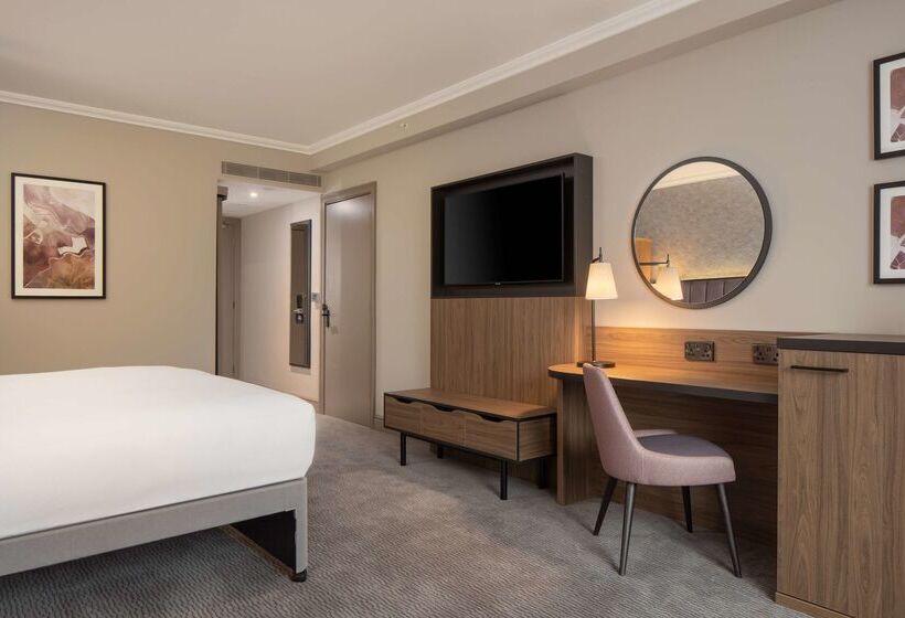 هتل Doubletree By Hilton Dartford Bridge