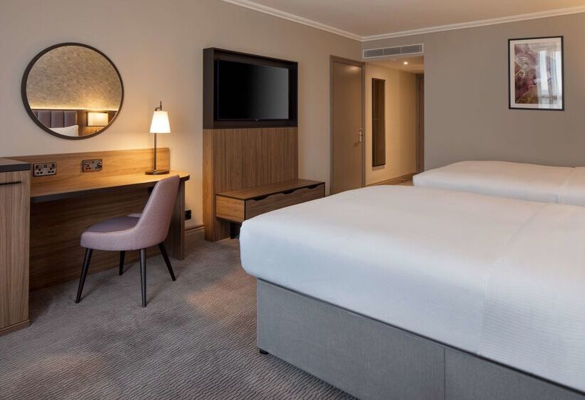 هتل Doubletree By Hilton Dartford Bridge