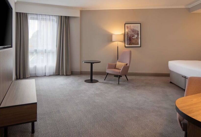هتل Doubletree By Hilton Dartford Bridge