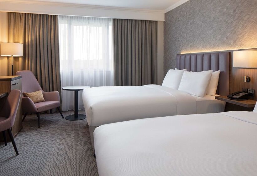 هتل Doubletree By Hilton Dartford Bridge
