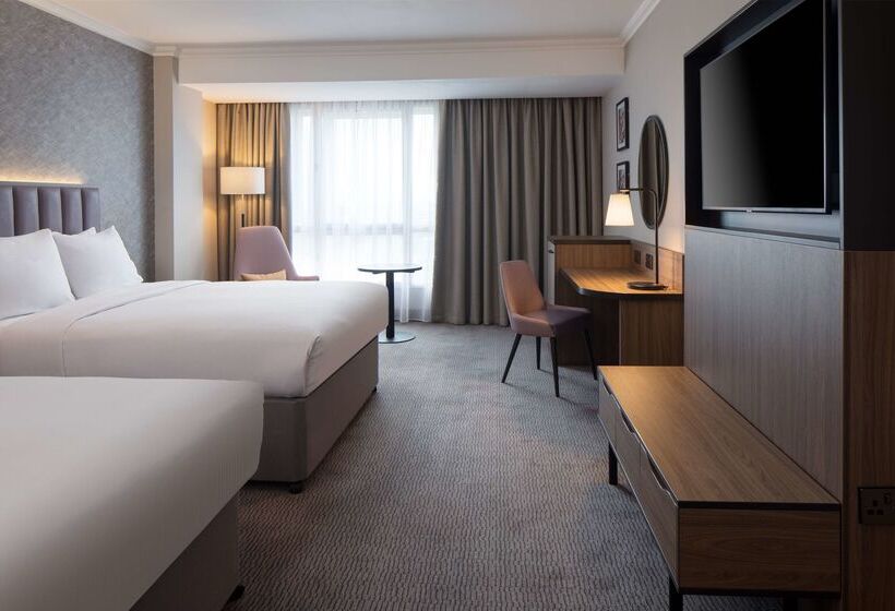هتل Doubletree By Hilton Dartford Bridge