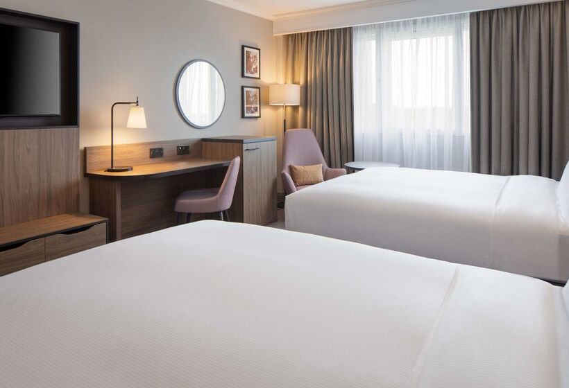 هتل Doubletree By Hilton Dartford Bridge