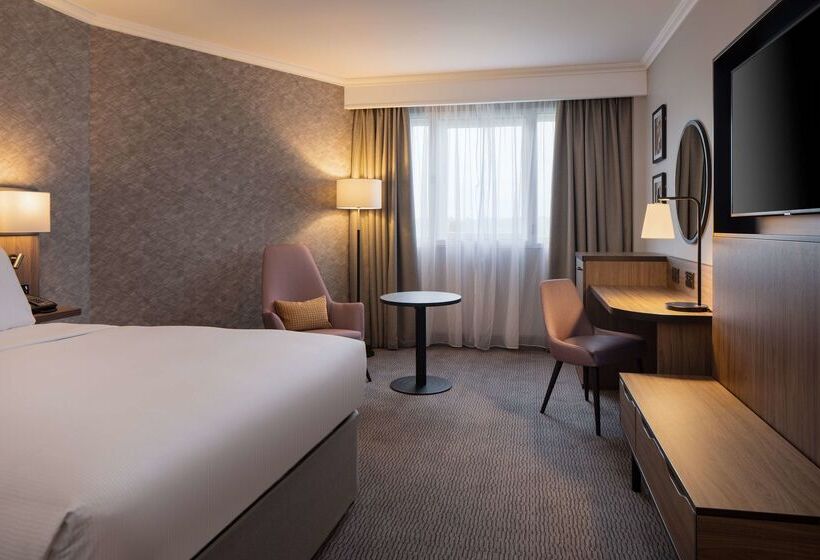 هتل Doubletree By Hilton Dartford Bridge