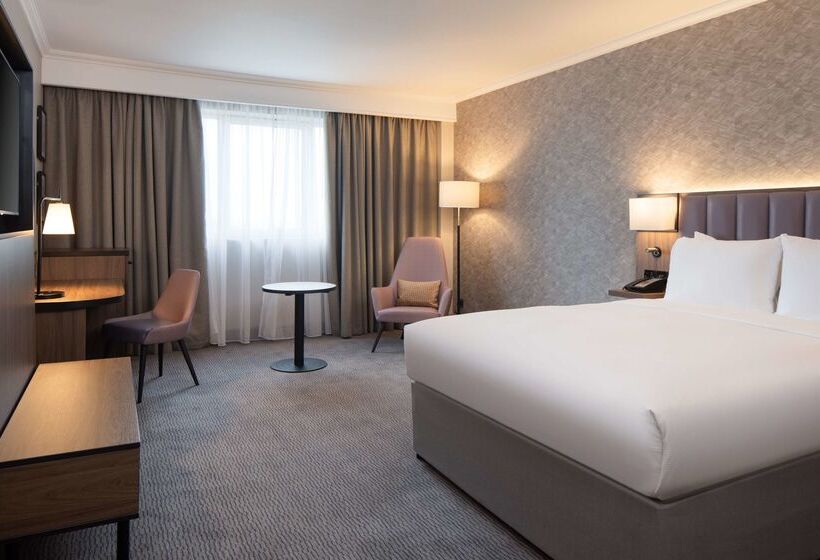 هتل Doubletree By Hilton Dartford Bridge