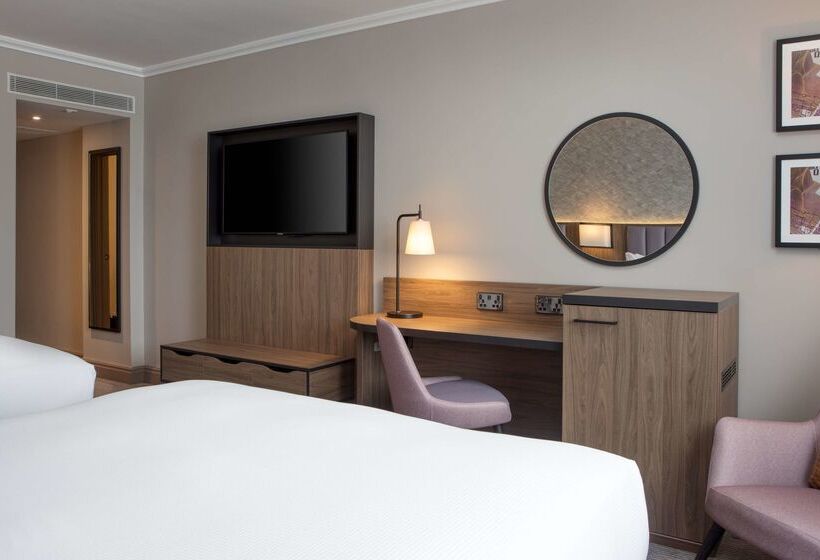 هتل Doubletree By Hilton Dartford Bridge