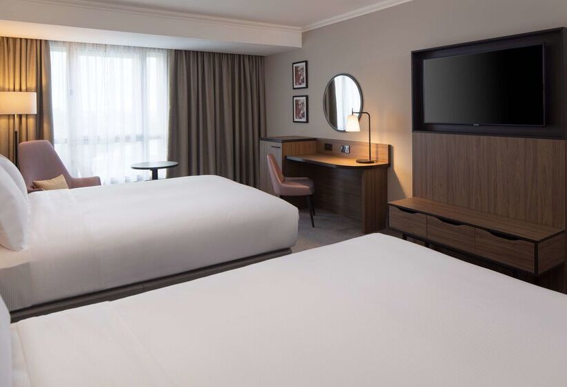 هتل Doubletree By Hilton Dartford Bridge