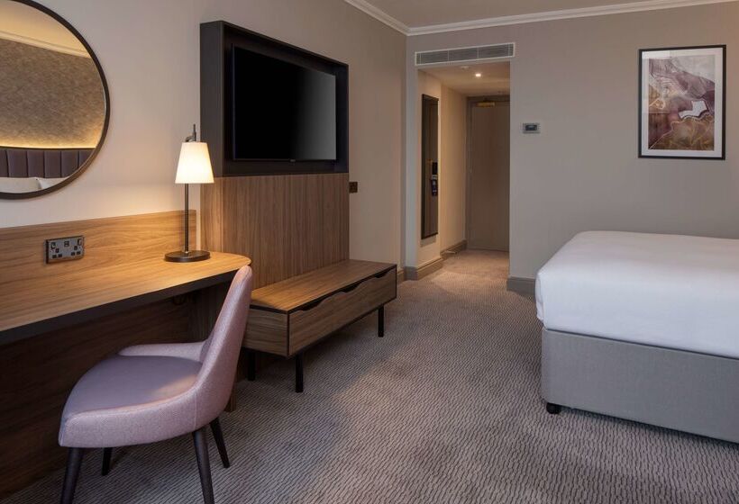 هتل Doubletree By Hilton Dartford Bridge