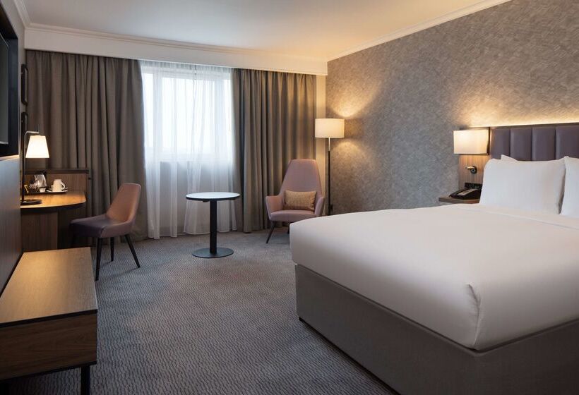 هتل Doubletree By Hilton Dartford Bridge