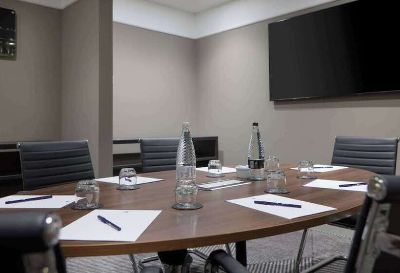 هتل Doubletree By Hilton Dartford Bridge
