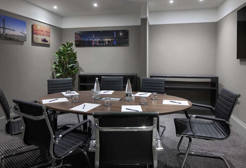هتل Doubletree By Hilton Dartford Bridge