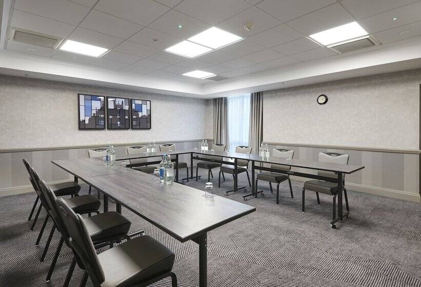 هتل Doubletree By Hilton Dartford Bridge