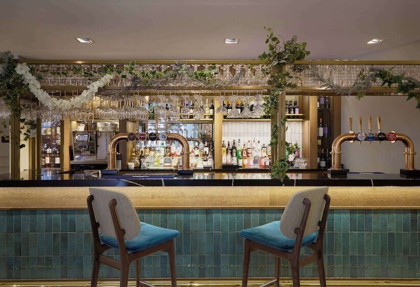 هتل Doubletree By Hilton Dartford Bridge