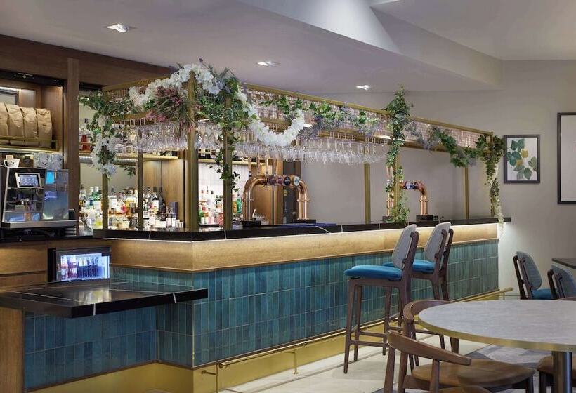 هتل Doubletree By Hilton Dartford Bridge
