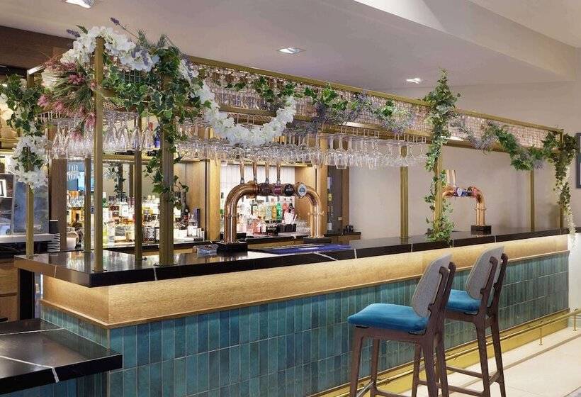 هتل Doubletree By Hilton Dartford Bridge