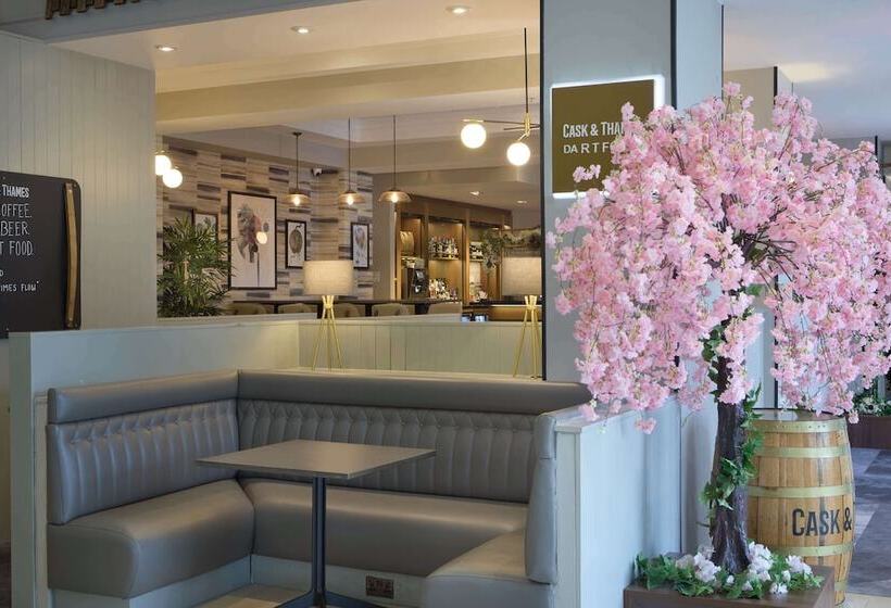 هتل Doubletree By Hilton Dartford Bridge