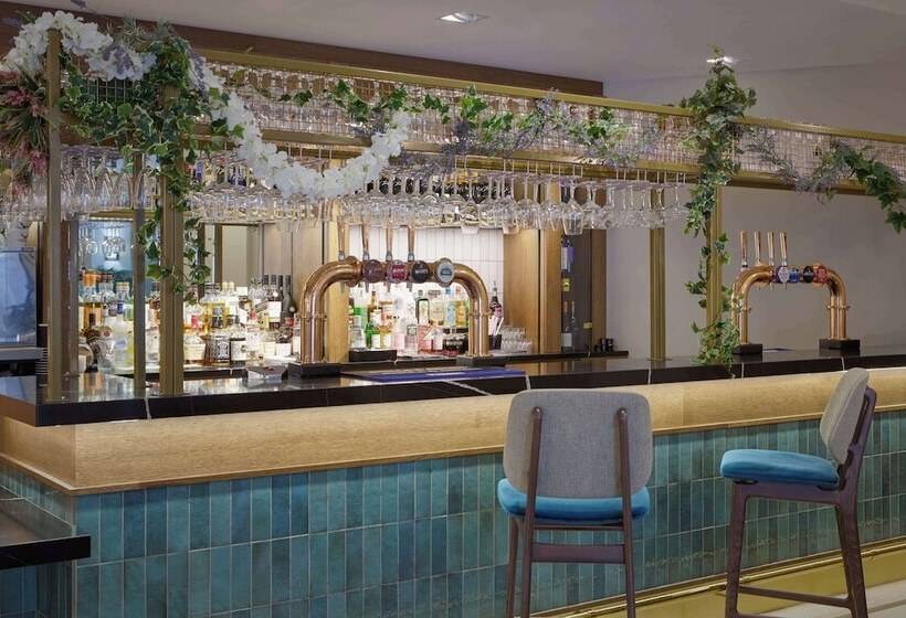 هتل Doubletree By Hilton Dartford Bridge