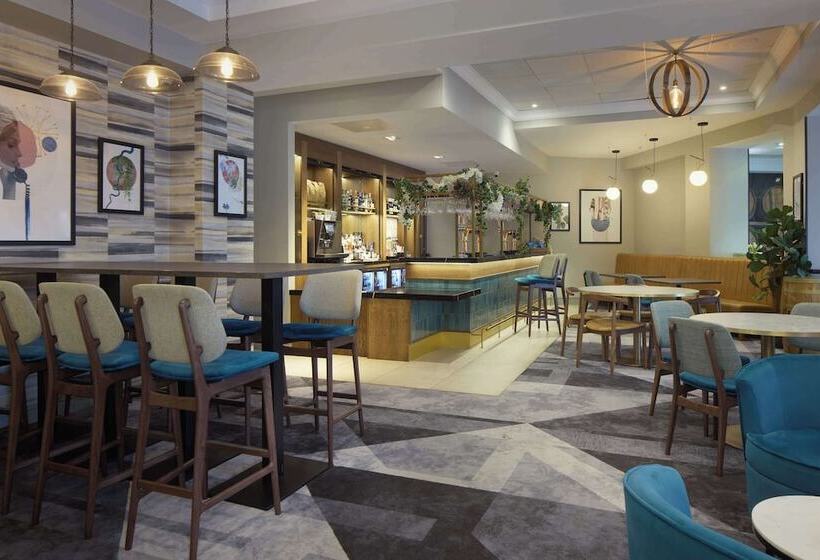 هتل Doubletree By Hilton Dartford Bridge