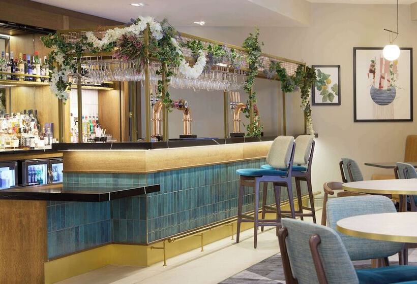 هتل Doubletree By Hilton Dartford Bridge