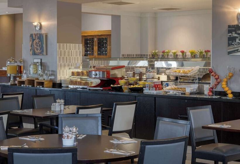 هتل Doubletree By Hilton Dartford Bridge