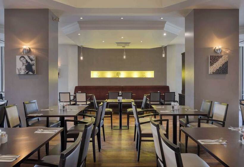 هتل Doubletree By Hilton Dartford Bridge